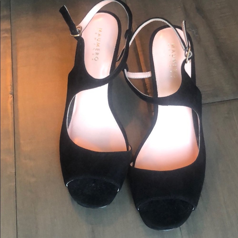 Open toe pumps
